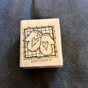 1997 vintage stampin’ up rubber mounted stamp. Winter mittens with hearts.